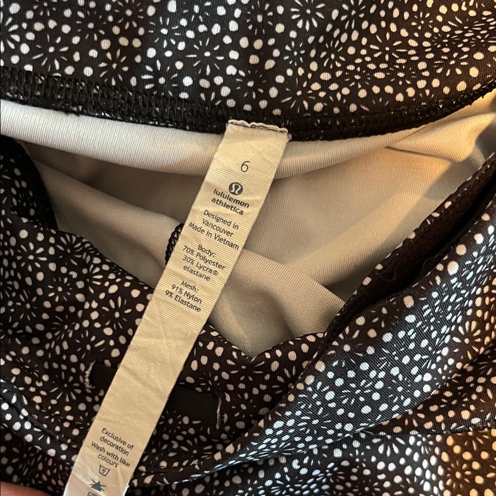 Lululemon - Speckled Black Cropped Active Leggings with Contrast Panels - Picture 4 of 4